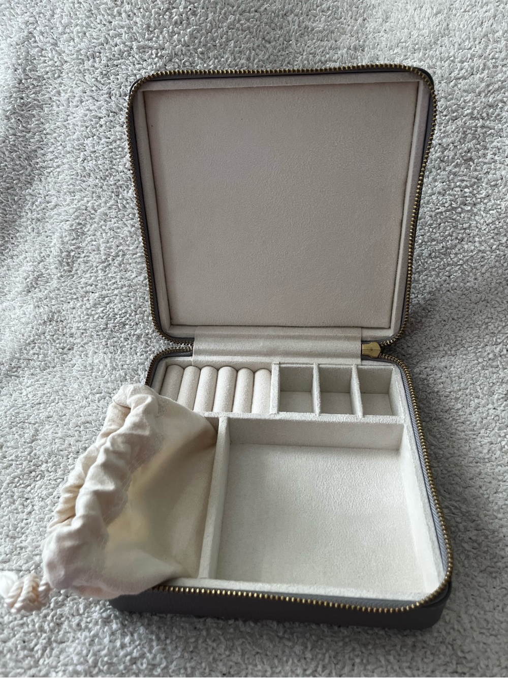Quinn Leather Travel Jewelry
Storage Box